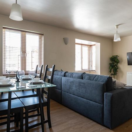 Spacious 2Br Flat - 2 Free Parking Spaces - Near Lgw Airport Кролей Экстерьер фото
