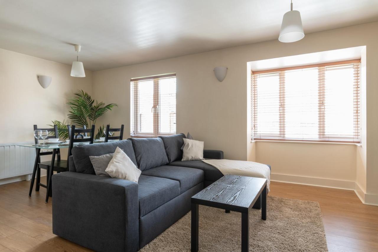 Spacious 2Br Flat - 2 Free Parking Spaces - Near Lgw Airport Кролей Экстерьер фото