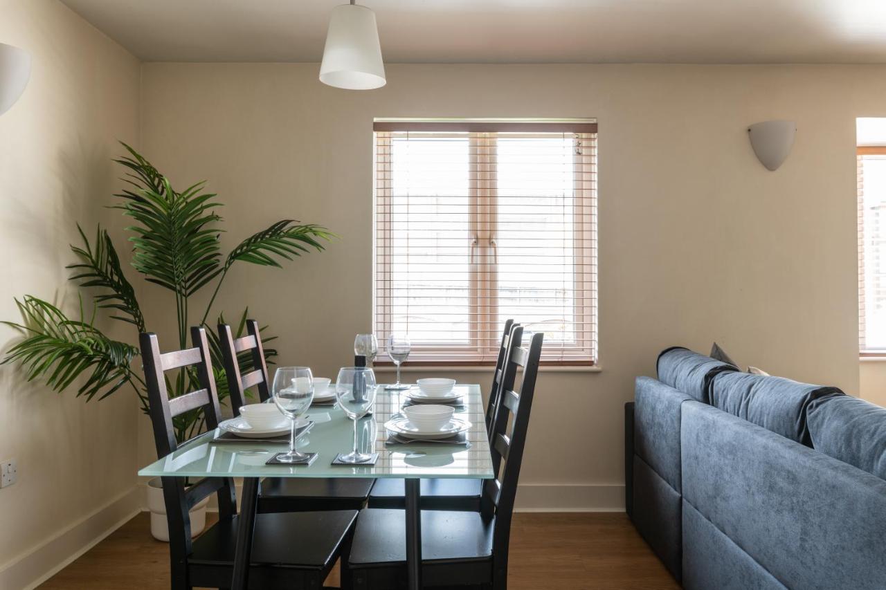 Spacious 2Br Flat - 2 Free Parking Spaces - Near Lgw Airport Кролей Экстерьер фото