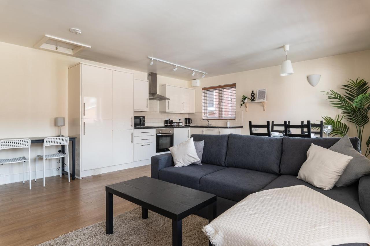 Spacious 2Br Flat - 2 Free Parking Spaces - Near Lgw Airport Кролей Экстерьер фото