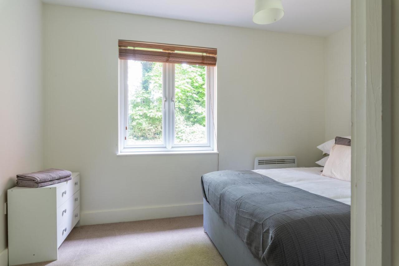 Spacious 2Br Flat - 2 Free Parking Spaces - Near Lgw Airport Кролей Экстерьер фото