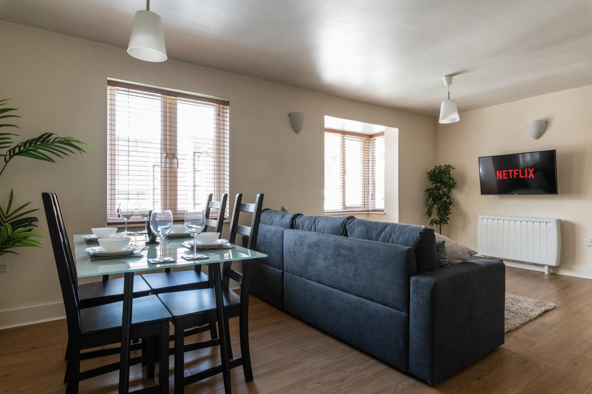 Spacious 2Br Flat - 2 Free Parking Spaces - Near Lgw Airport Кролей Экстерьер фото